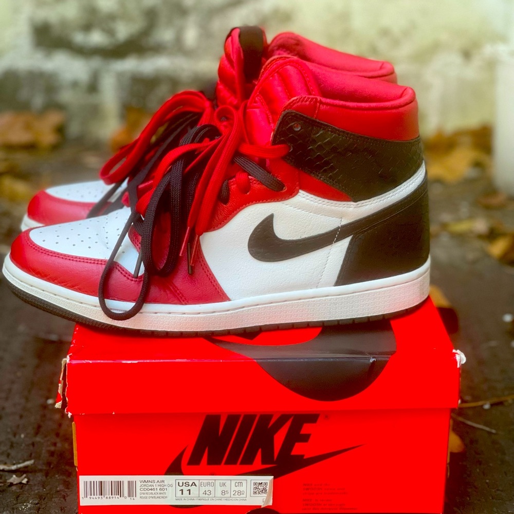 Women’s Jordan retro 1 high OG